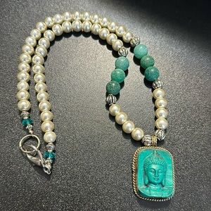 Buddha necklace with pearl beads